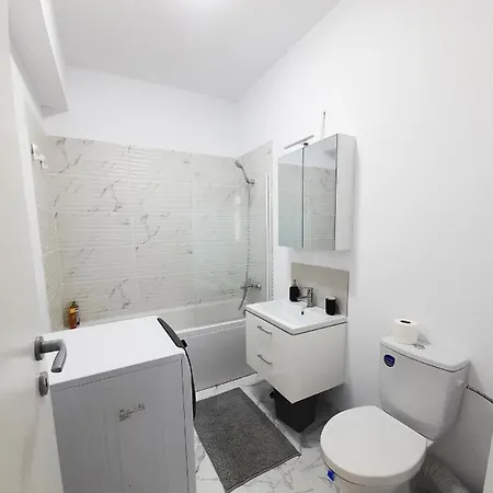 Апартаменти White Flat Бухарест